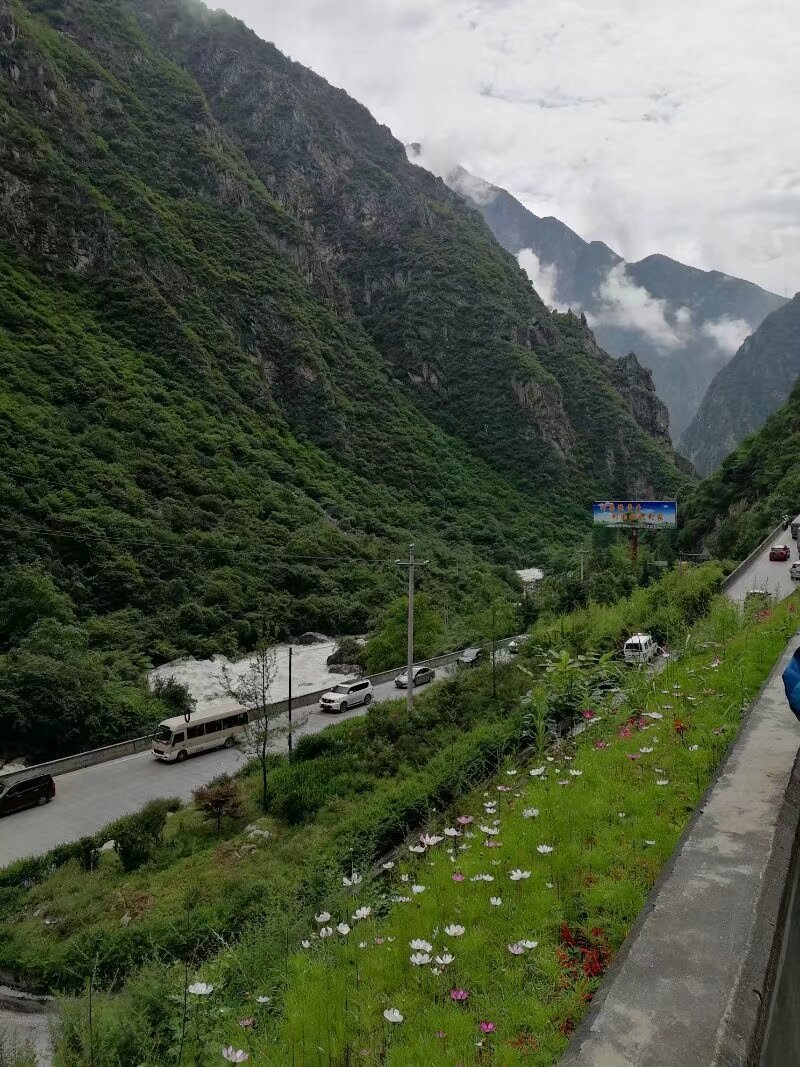 7月12日,川藏行第5天。泸定县—康定县,51公里。最高海拔2654米,驻地海拔2650米 7月12日,川藏行第5天。泸定县—康定县,51公里。最高海拔2654米,驻地海拔2650米