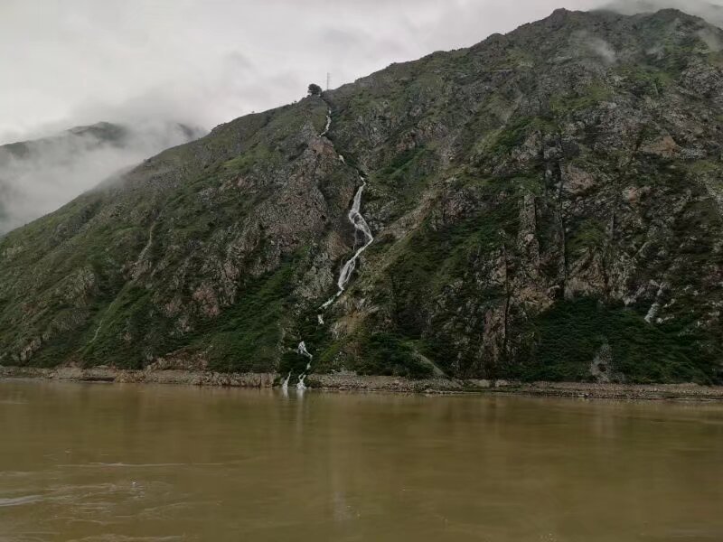 7月12日,川藏行第5天。泸定县—康定县,51公里。最高海拔2654米,驻地海拔2650米 7月12日,川藏行第5天。泸定县—康定县,51公里。最高海拔2654米,驻地海拔2650米