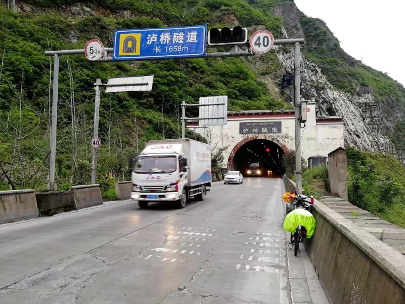 7月12日,川藏行第5天。泸定县—康定县,51公里。最高海拔2654米,驻地海拔2650米 7月12日,川藏行第5天。泸定县—康定县,51公里。最高海拔2654米,驻地海拔2650米